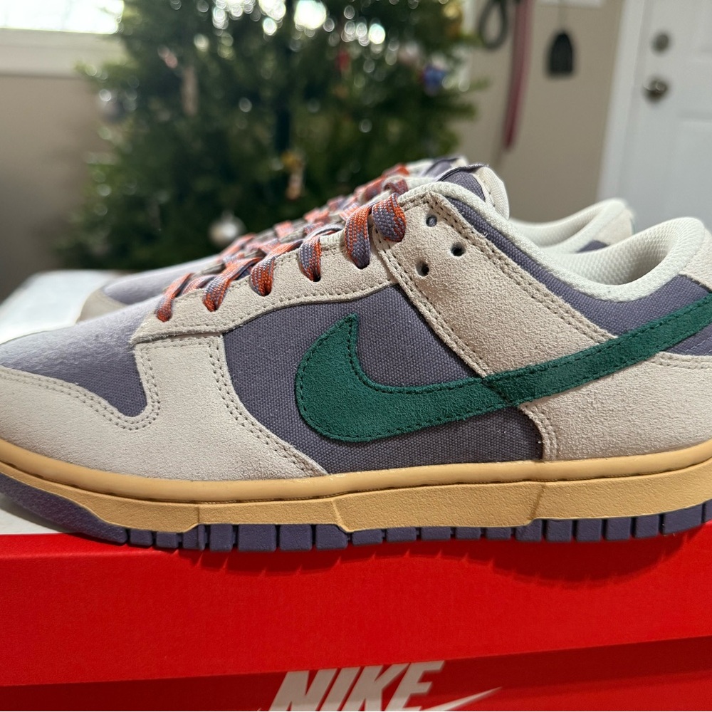 Nike Beige and Green Sneakers - Picture 7 of 12